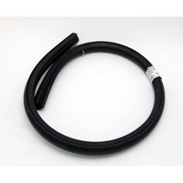 Těsnění prostoru mezi kapotou a předním sklem 69-70